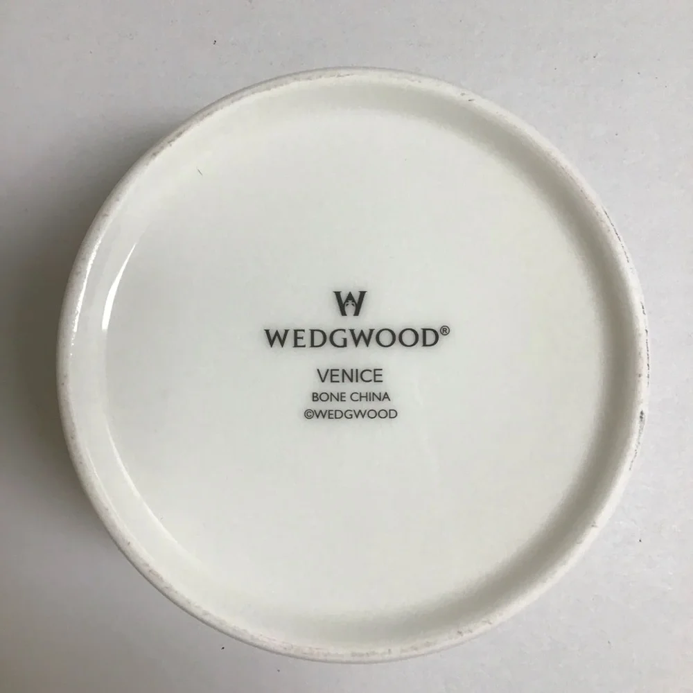 Wedgwood Porcelain Powder Box VENICE Trinket Jewelry Signed Vanity Boudoir Round